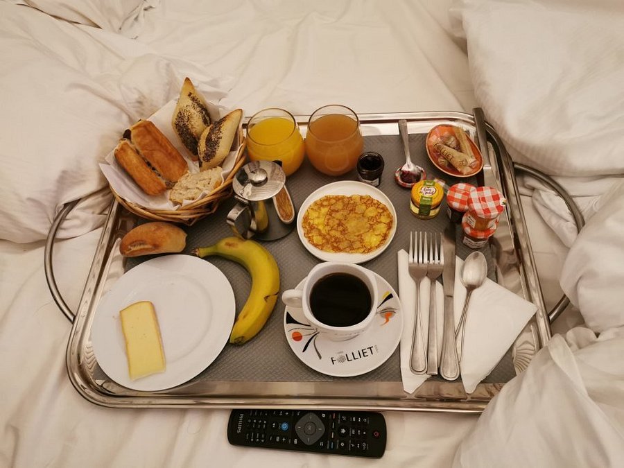 Petit-déjeuner en chambre